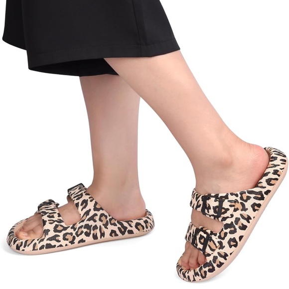 Cloud Slide Sandal, Adjustable House Shoe in Leopard, Size 6 - Picture 4 of 7